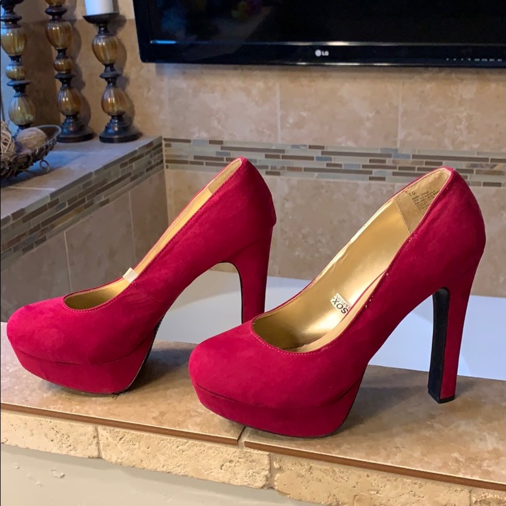 Magenta Mossimo high heels